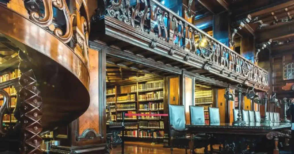 Biblioteca histórica del Palacio Municipal