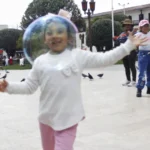 viajar; niña pequeña