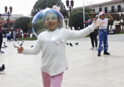 viajar; niña pequeña