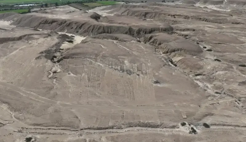 Geoglifo y templo Chimú