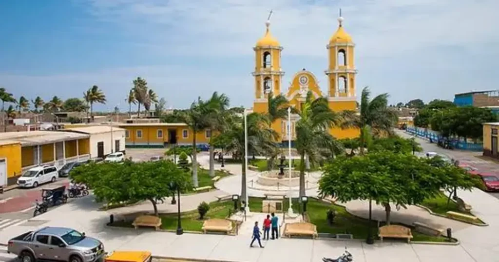 Plaza de armas y templo de San Pedro