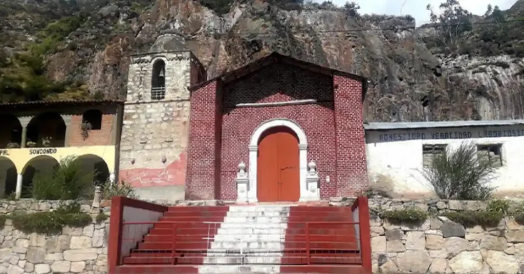 Iglesia Señor de Exaltación de Mayo Luren