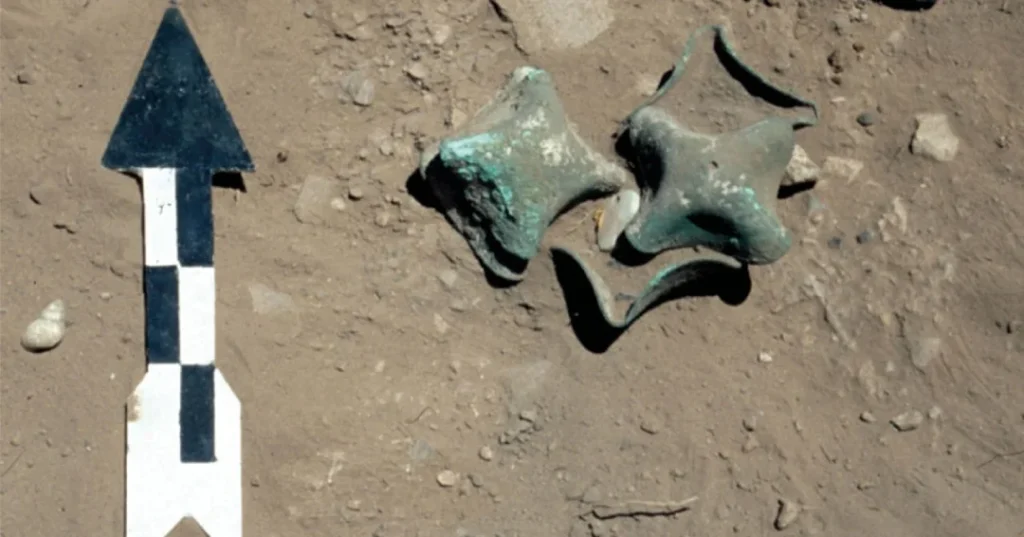 Hallan campanas de cobre del periodo inca